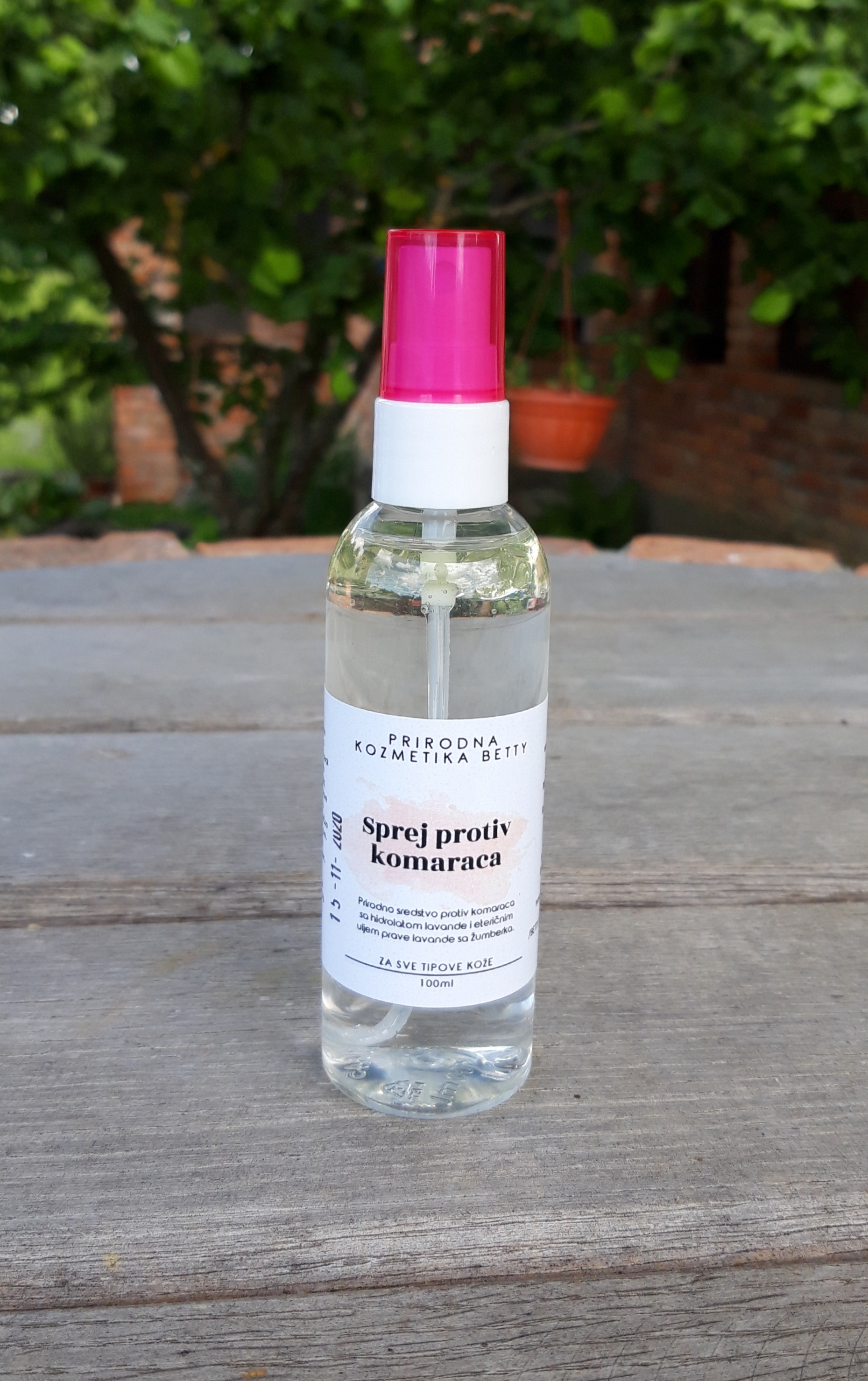 Sprej protiv komaraca